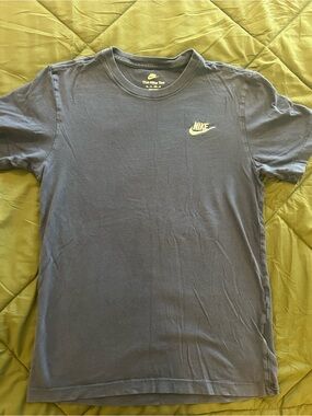 Nike Men's Navy Blue Short-Sleeve Logo Tee